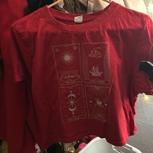 Super cute, red crop top✨❤️